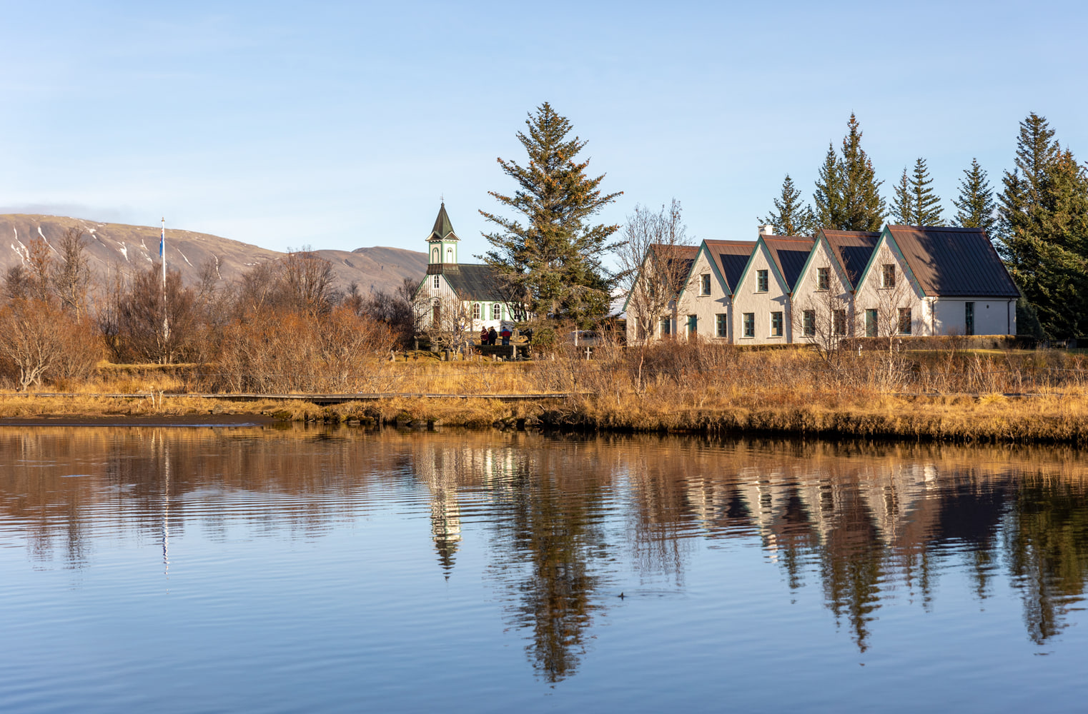 Þingvellir church and farmhouses